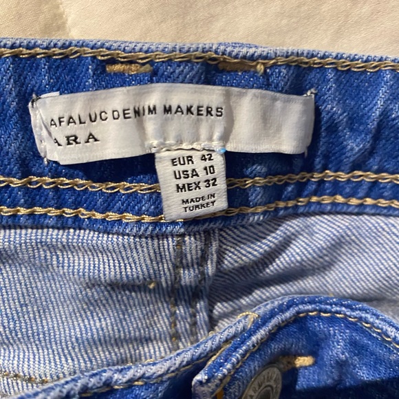 Zara Trafaluc Slouchy Distressed Jeans- Size 10 - Picture 11 of 12